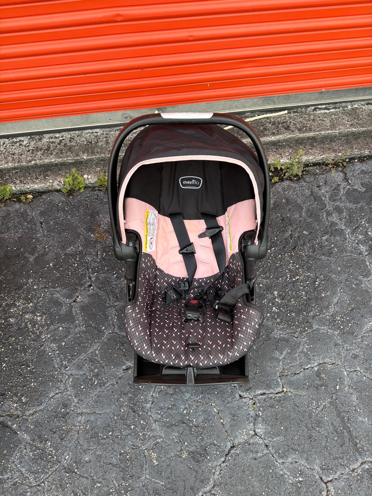 Submitted photo of Evenflo infant car seat (not authenticated)