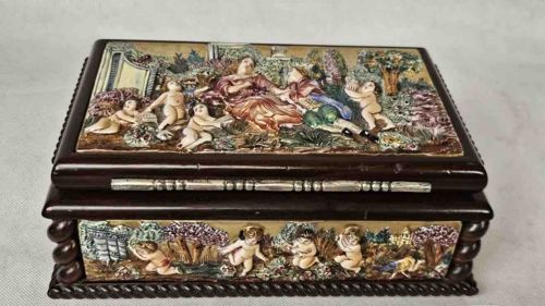 Capodimonte Style Relief Jewelry Box