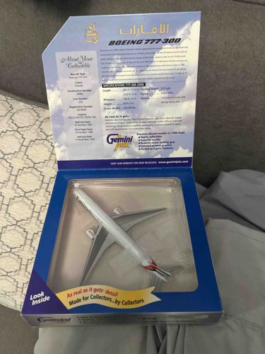 Gemini Jets Emirates Boeing 777-300 1:400 Scale Die-Cast Model