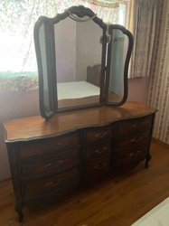 Tri-Fold Mirror Dresser / Vanity