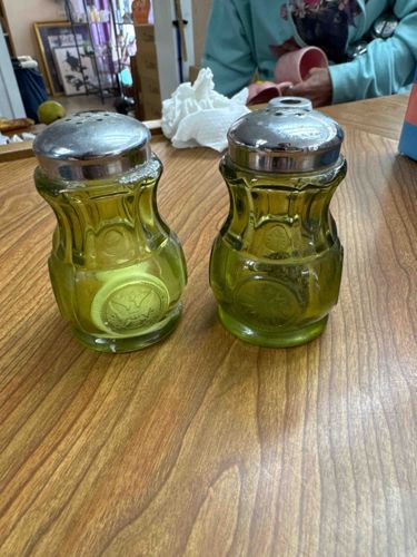 Vintage Tiara Exclusives Sandwich Pattern Eagle Medallion Salt and Pepper Shakers