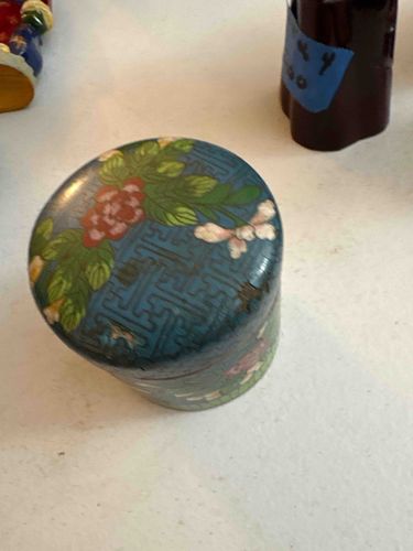 Vintage Chinese Chinoiserie Lacquer Tea Caddy or Trinket Box