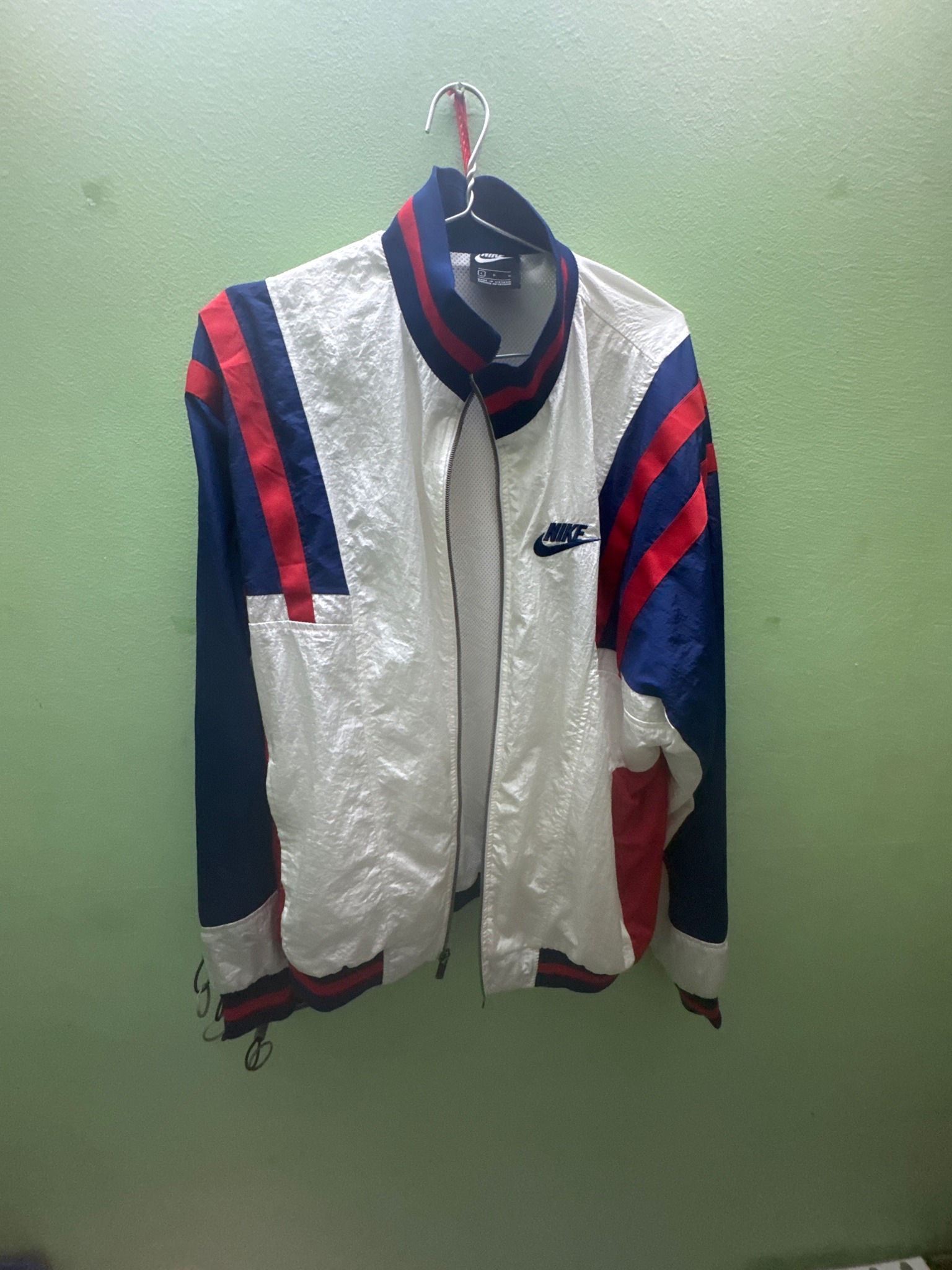 Submitted photo of Nike Windbreaker Jacket (not authenticated)