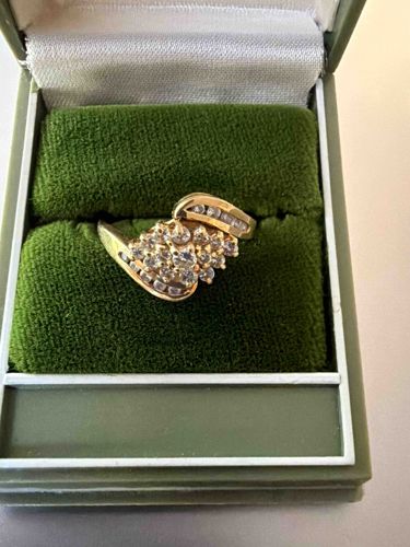 Gold and Diamond Cluster Ring