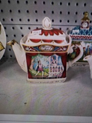 "Romeo and Juliet" Teapot