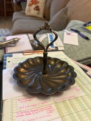 Single-Tiered Pedestal Dish with Handle