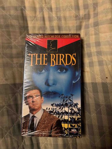 The Birds (Alfred Hitchcock Collection) VHS Tape