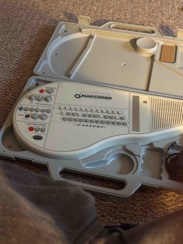 Suzuki Omnichord OM-200M