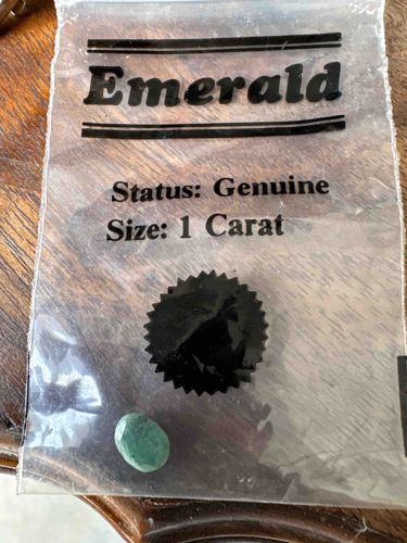 1 Carat Oval-Cut Emerald Gemstone