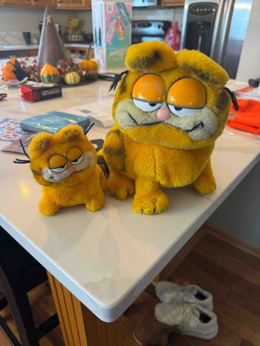 Vintage Garfield Plush Toys (Pair)