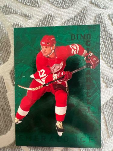 Dino Ciccarelli Emerald Ice Hockey Trading Card