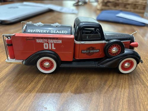 Harley-Davidson Oil Delivery Truck Die-Cast Model
