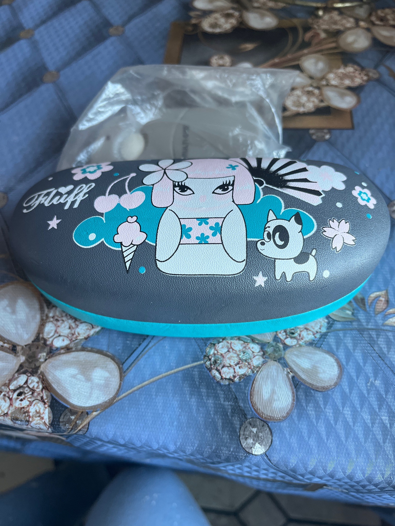 Submitted photo of Fluff brand hard-shell eyeglasses case (not authenticated)