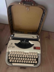 Princess 200 Portable Typewriter with Carrying Case