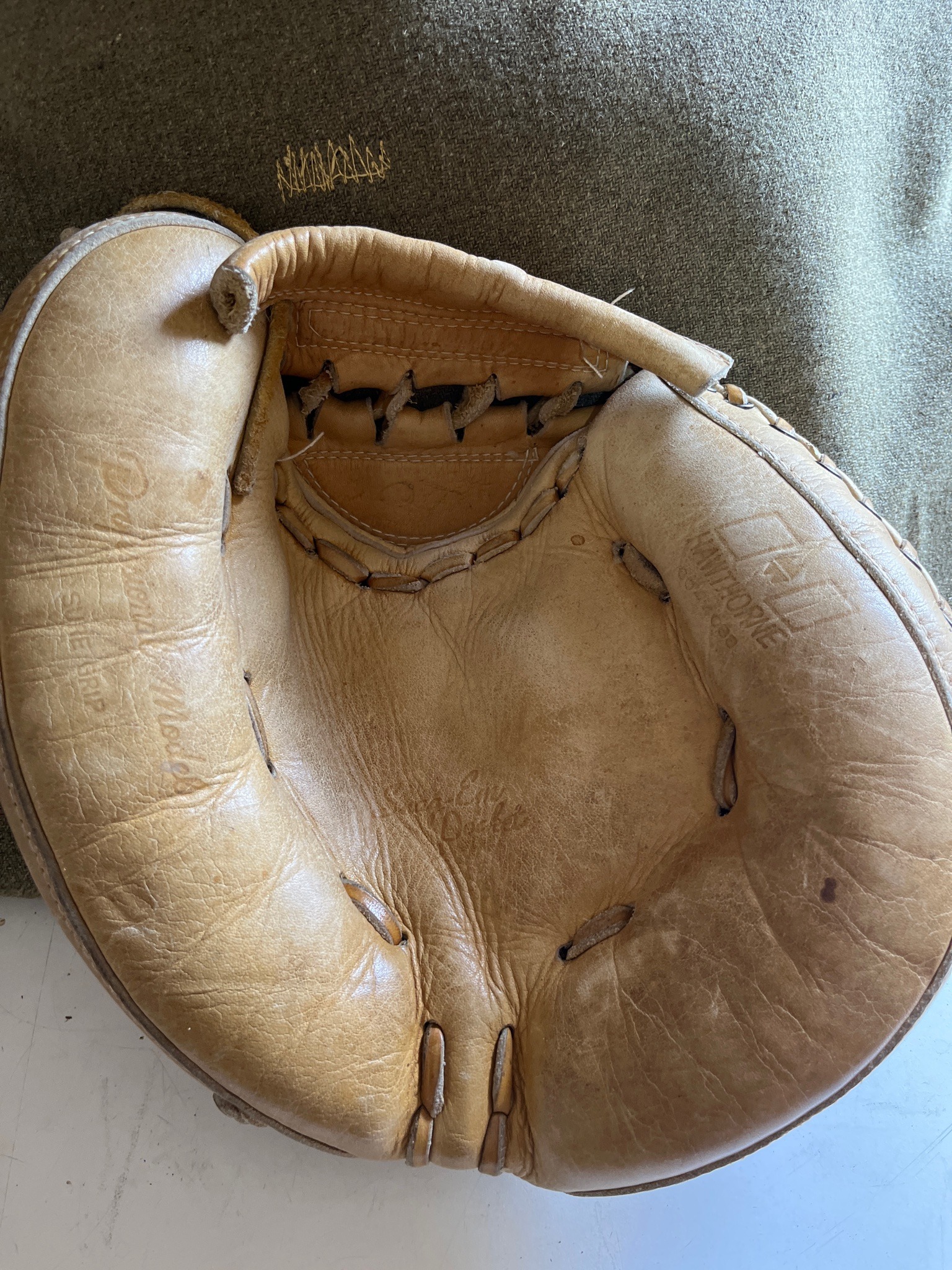Submitted photo of Hawthorne Baseball Glove (not authenticated)