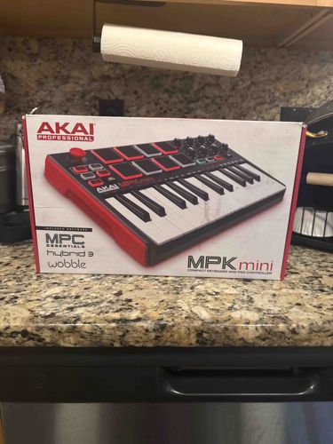 Akai Professional MPK Mini Compact Keyboard and Pad Controller