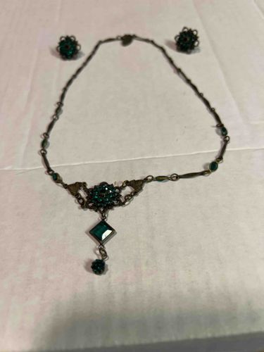 Art Deco Style Emerald Green Rhinestone Necklace and Earring Set