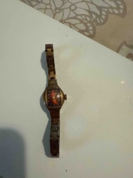 Vintage Gold Tone Women's Wristwatch with Red Dial