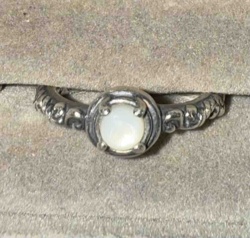 Vintage Sterling Silver and Mother-of-Pearl Ring