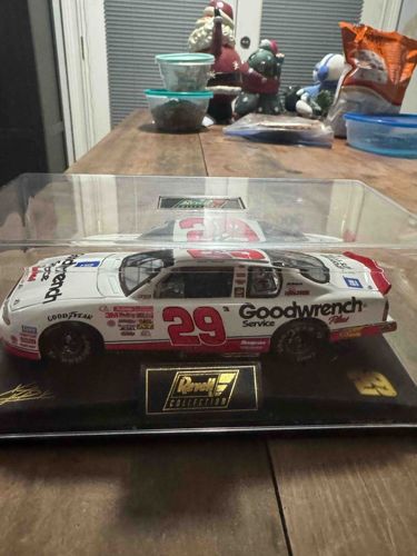 Kevin Harvick #29 Goodwrench Service NASCAR Die-Cast Collectible Race Car