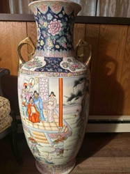Large Chinese Famille Rose Porcelain Vase