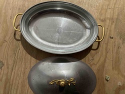 Oval Aluminum Roasting Pan with Decorative Brass-Tone Lid Handle