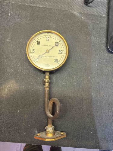 Edison Steam Pressure Gauge with Siphon Tube and Mount