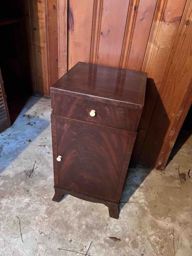 Mahogany Style Side Cabinet with Single Drawer and Cabinet Door
