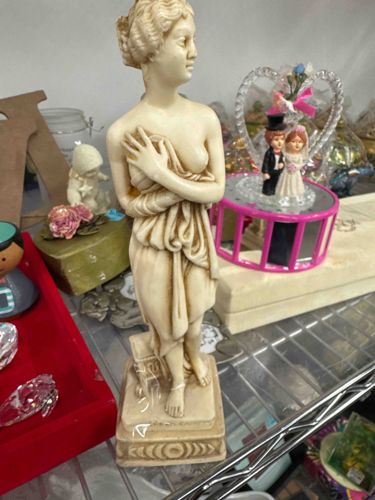 Neo-Classical Style Resin Figurine of Venus