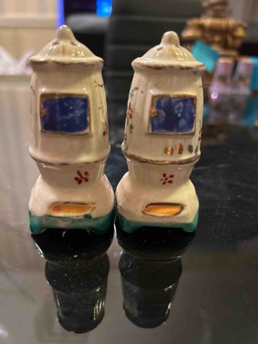 Vintage Novelty Potbelly Stove Salt and Pepper Shakers
