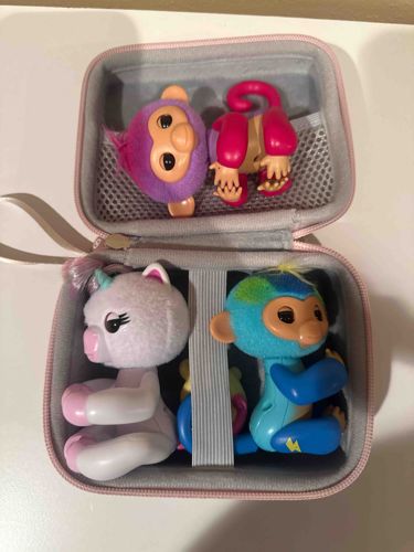WowWee Fingerlings Interactive Baby Pets with Carrying Case