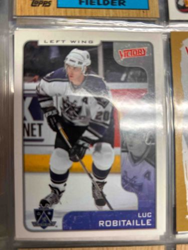Luc Robitaille 2000-01 Upper Deck Victory Hockey Card