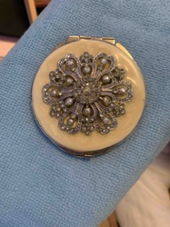 Vintage-Style Compact Mirror with Rhinestone and Faux Pearl Embellishment