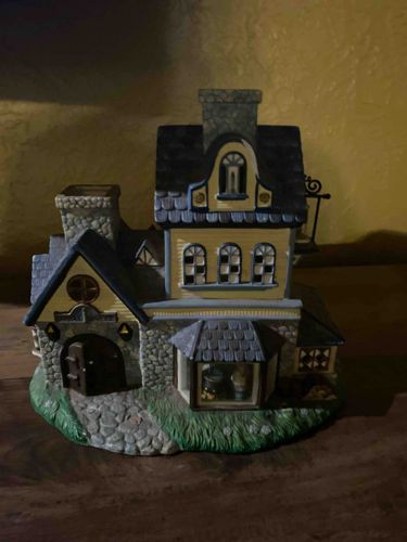 Department 56 Dickens' Village Series Miniature Building