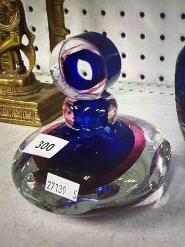 Murano Style Art Glass Paperweight or Figurine