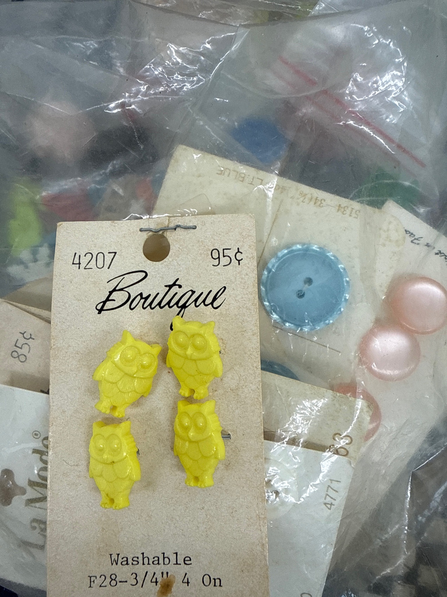 Submitted photo of Vintage owl-shaped buttons on original card (unauthenticated)
