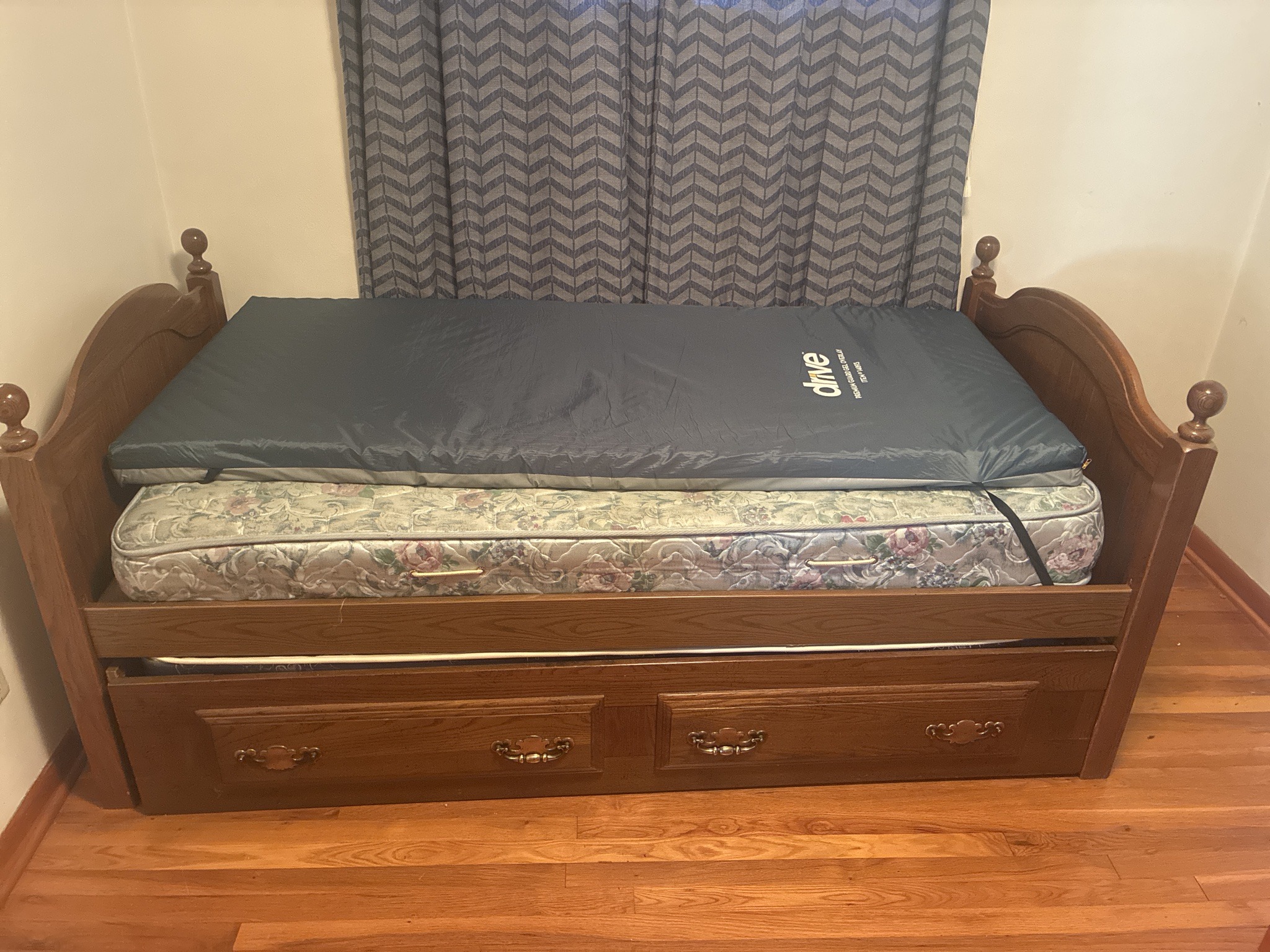 Submitted photo of Wooden Daybed with Trundle and Gel Overlay (not authenticated)