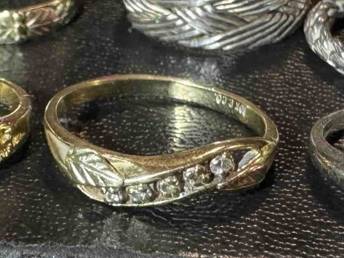 Vintage Gold and Diamond-Accent Multi-Tone Leaf Motif Ring