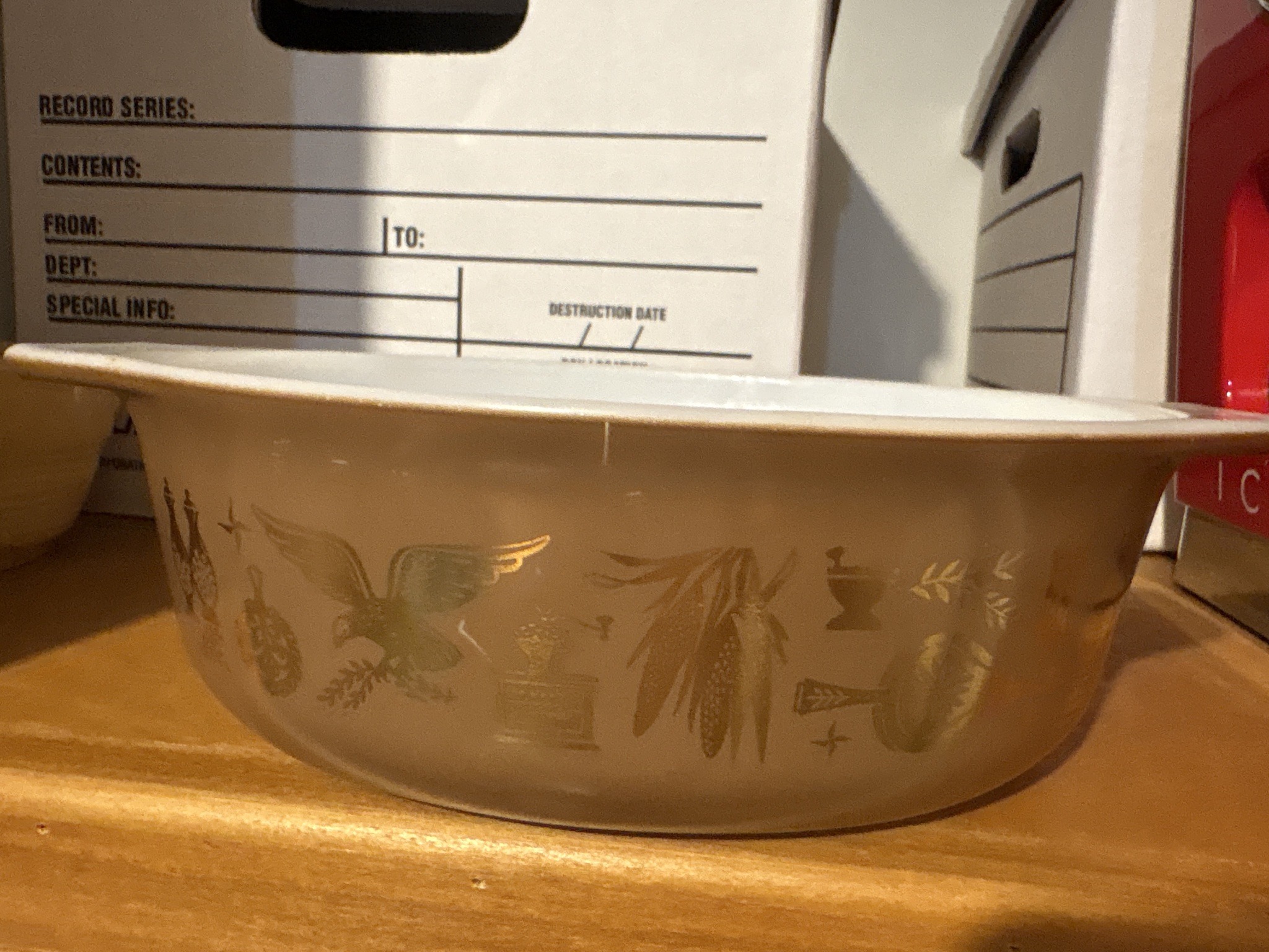 Submitted photo of Pyrex casserole dish, attributed to Corning Glass Works (not authenticated)