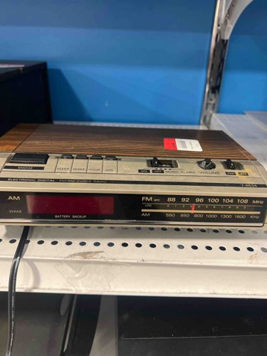 Electronic Digital FM-AM Clock Radio