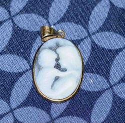 14kt Gold Italian Kissing Lovers Cameo Pendant