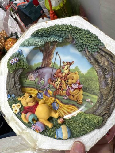 Winnie the Pooh and Friends Dimensional Wall Plate