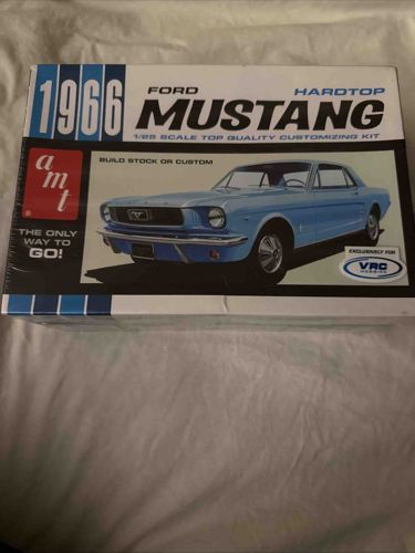 AMT 1966 Ford Mustang Hardtop 1/25 Scale Model Kit