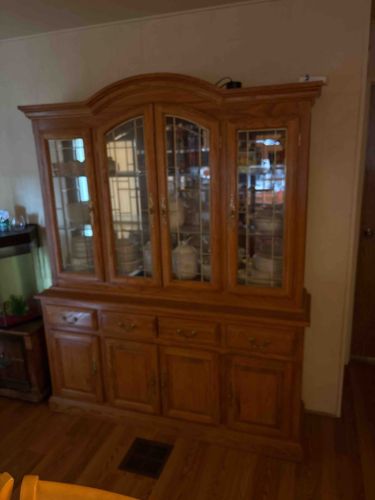 Oak Wood Curio Cabinet / China Hutch