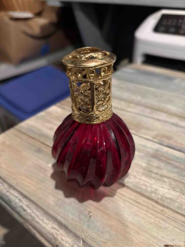 Ruby Red Swirled Glass Fragrance Lamp