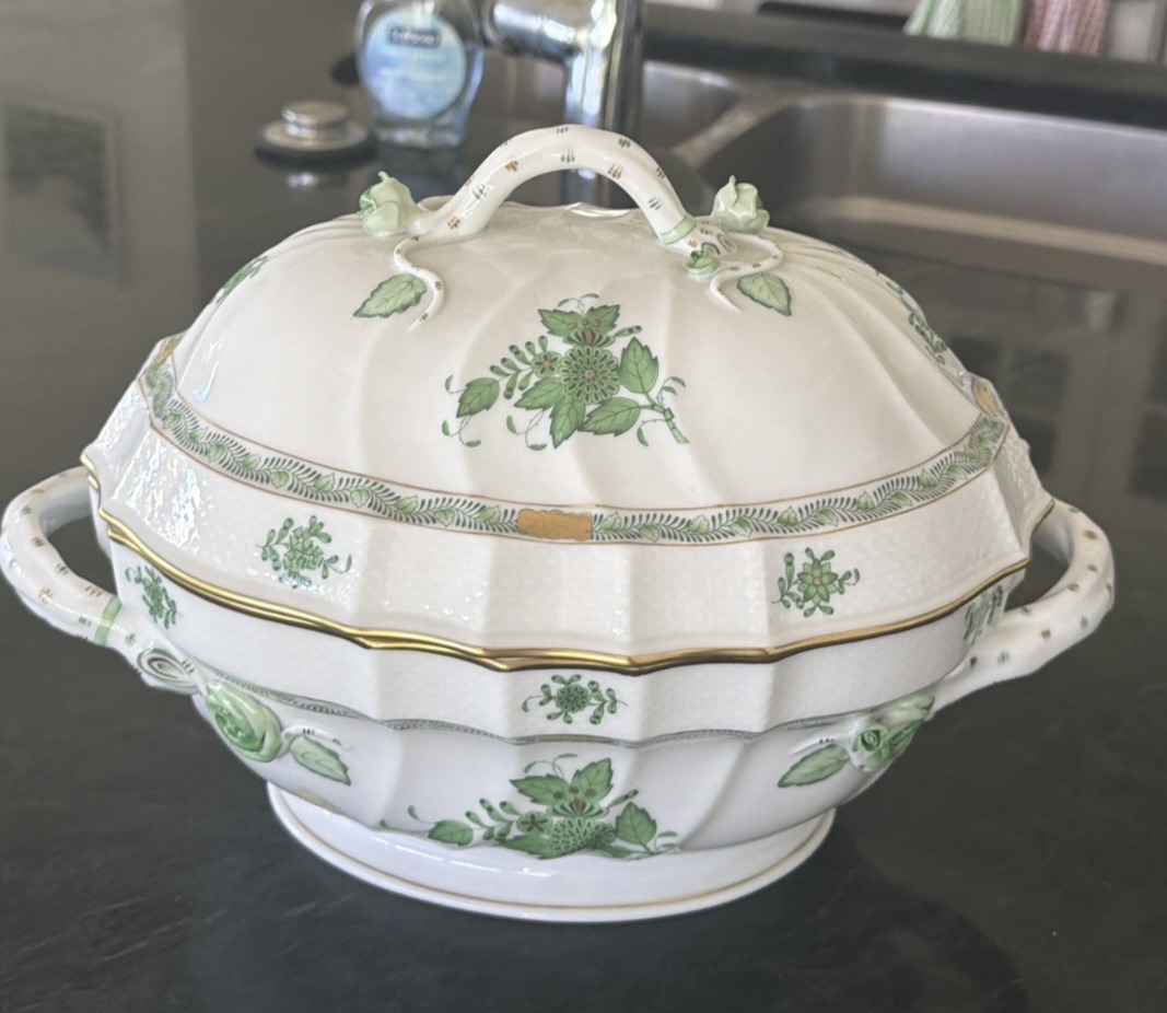 Submitted photo of Porcelain lidded tureen with green floral motifs