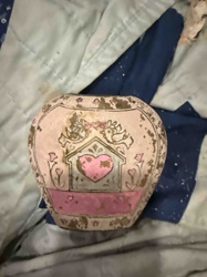 Distressed Keepsake Tin with Love Birds and Heart Motif