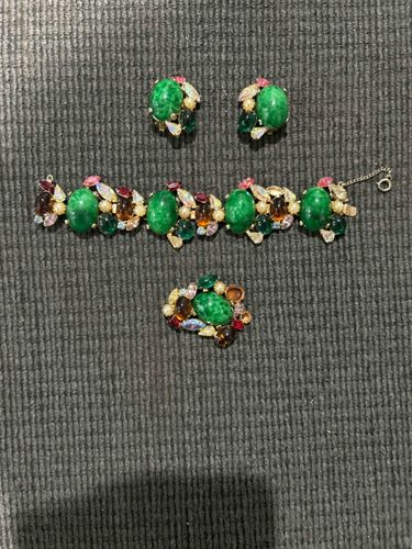 Vintage Green Cabochon and Multi-Color Rhinestone Parure