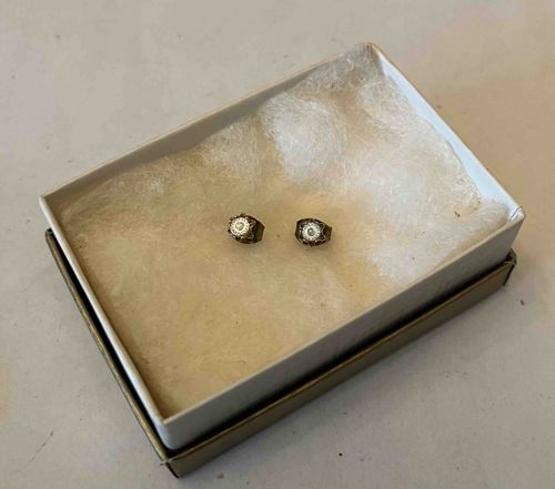 Vintage-Style Stud Earrings with Central Cabochon