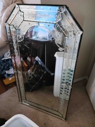 Venetian Style Etched Mirrored Glass Wall Accent Mirror